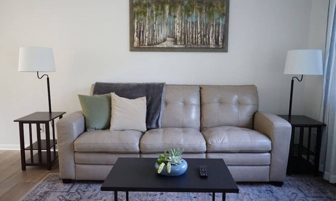 Davenport Apartment | Davenport Delight ~ 2BR Townhouse