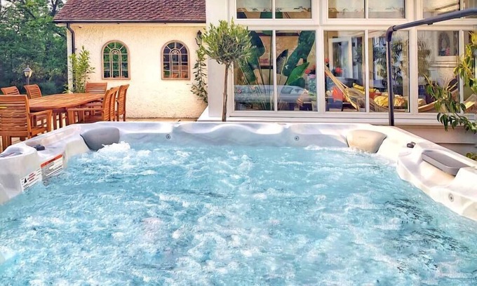 Broad Oak Apartment | Daweswood Guest Suite - luxury retreat & hot tub.