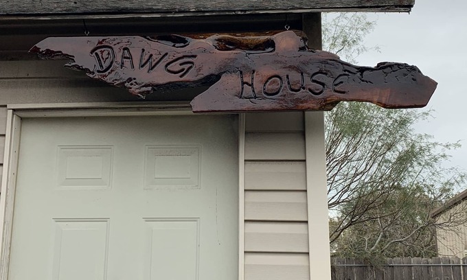 South Side Cottage | DAWG HOUSE quiet get away centrally located in Corpus Christi