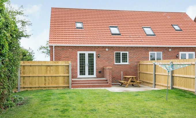 Mablethorpe and Sutton Cottage | Dawson Park 10 - UK12669