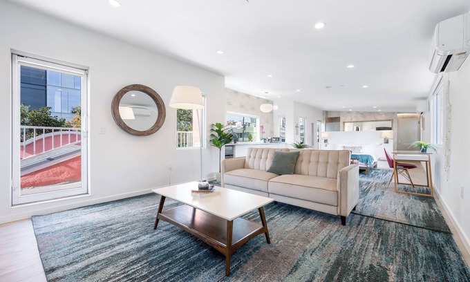 Hollywood Hotel | Day Dreams by AvantStay | Modern Loft w/Views of Hollywood Sign | A+ Location