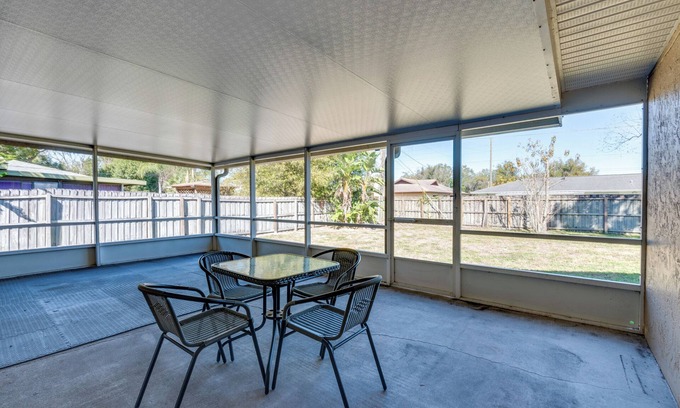 Deltona Lakes House | Day Trip to Disney: Deltona Escape w/Patio