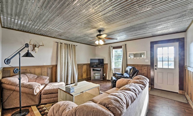 McLennan County House | Day Trip to Waco & Temple: House on Cattle Farm