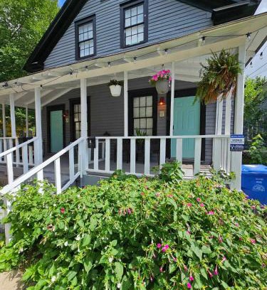 Cabbagetown Apartment | Daydream Host Atlanta