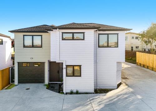 Papatoetoe Apartment | Daylight Dwell & Delight near Auckland Airport