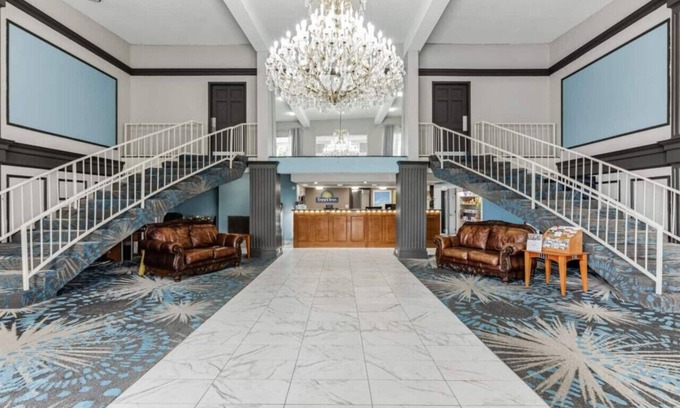 Hollins Hotel | Days Inn 2 connected rooms!