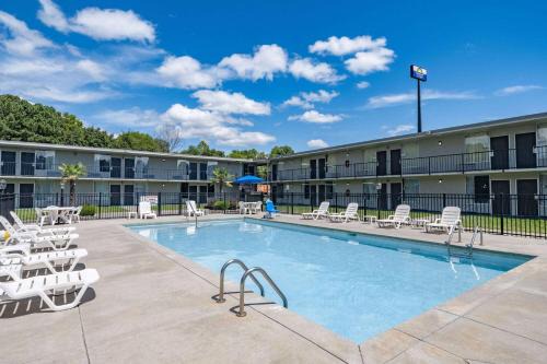 Oxford Hotel | Days Inn and Suites by Wyndham Oxford