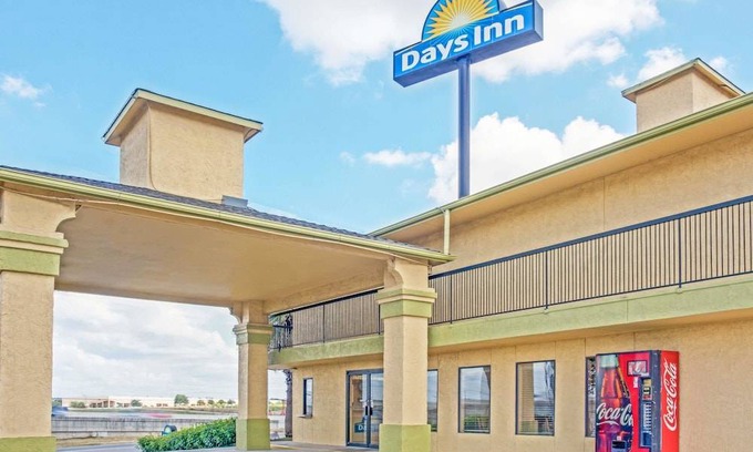 North San Antonio - SAT Hotel | Days Inn by Wyndham San Antonio Morgan's Wonderland / IH-35 N