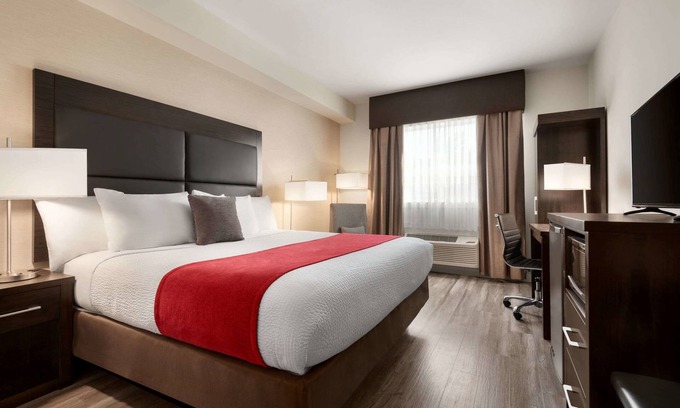 100 Mile House Hotel | Days Inn by Wyndham 100 Mile House