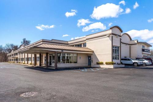 McKownville Hotel | Days Inn by Wyndham Albany SUNY