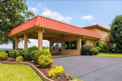 Salado Hotel | Days-Inn by Wyndham Batesville AR