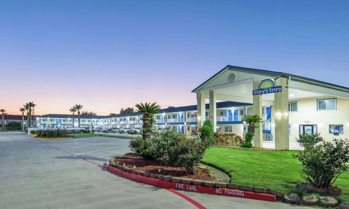 Baytown Hotel | Days Inn by Wyndham Baytown Garth Road I10 East