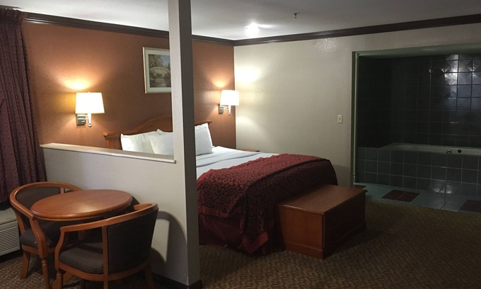 Bishop Hotel | Days Inn by Wyndham Bishop