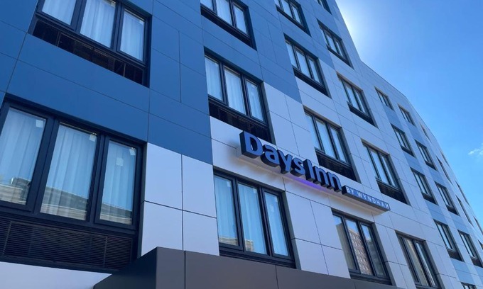 Norwood Hotel | Days Inn by Wyndham Bronx NYC