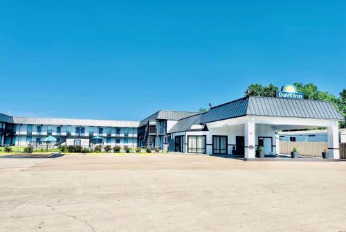 Burleson Hotel | Days Inn by Wyndham Burleson Ft. Worth