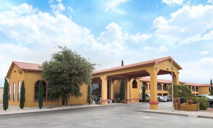 Carlsbad Hotel | Days Inn by Wyndham Carlsbad