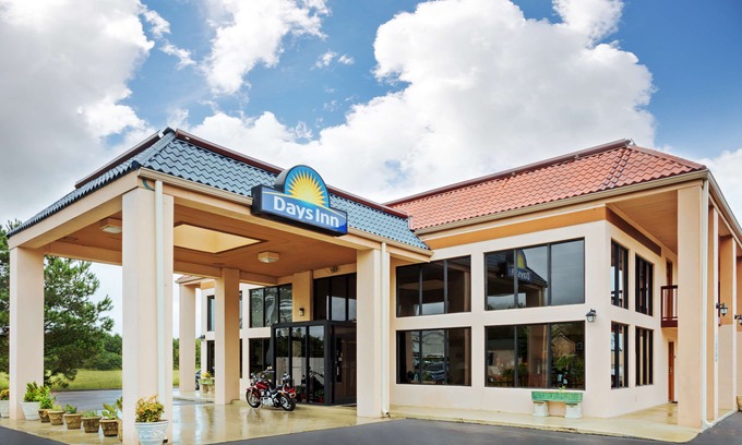 Clinton Hotel | Days Inn by Wyndham Clinton