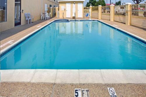 Garland Hotel | Days Inn by Wyndham Dallas Garland West