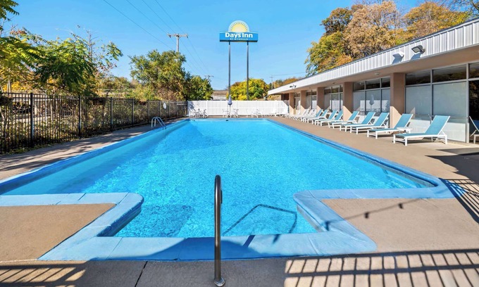 Dubuque Hotel | Days Inn by Wyndham Dubuque