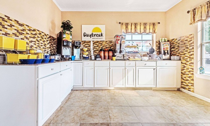 Gainesville Hotel | Days Inn by Wyndham Gainesville