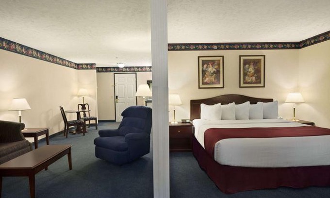 Grayling Hotel | Days Inn by Wyndham Grayling