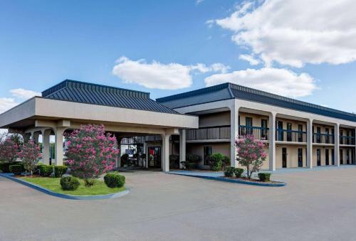 Greenville Hotel | Days Inn by Wyndham Greenville MS