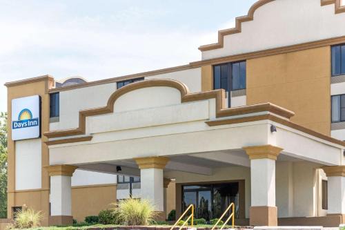 Hagerstown Hotel | Days Inn by Wyndham Hagerstown I-70