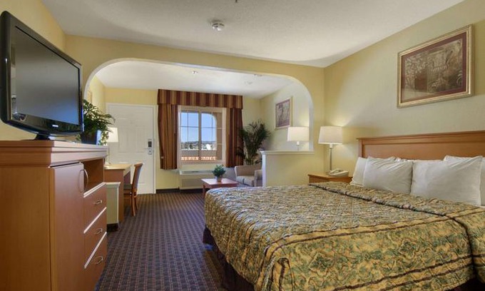 Hayward Hotel | Days Inn by Wyndham Hayward Airport