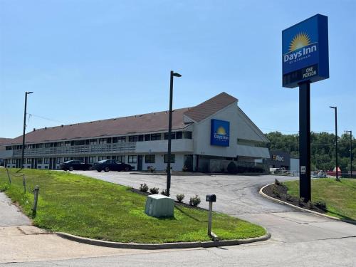 Randolph Hotel | Days Inn by Wyndham Kansas City Northeast
