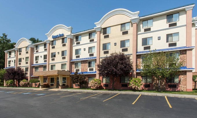 Leominster Hotel | Days Inn by Wyndham Leominster/Fitchburg Area