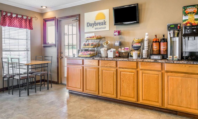 Madison Hotel | Days Inn by Wyndham Madison