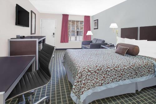 Dallas Design District Hotel | Days Inn by Wyndham Market Center Dallas Love Field