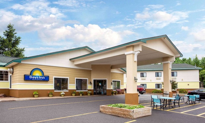 Marquette Hotel | Days Inn by Wyndham Marquette