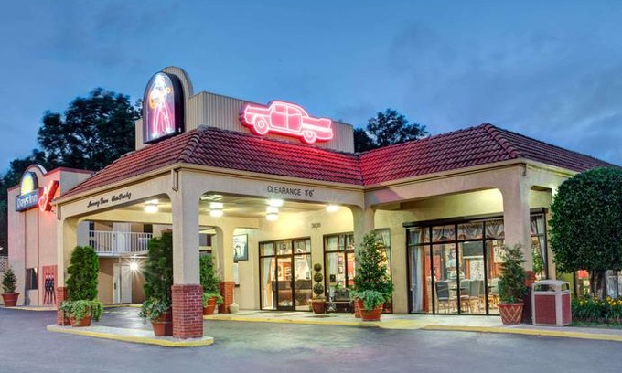 Whitehaven Hotel | Days Inn by Wyndham Memphis at Graceland