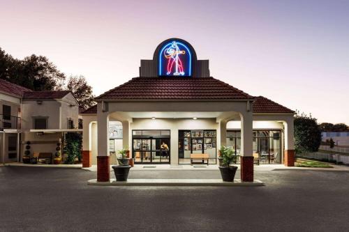 Whitehaven Hotel | Days Inn by Wyndham Memphis at Graceland