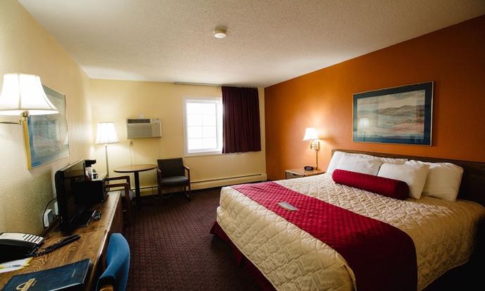 Minot Hotel | Days Inn by Wyndham Minot