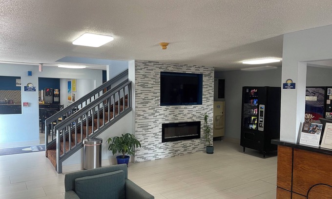 Muncie Hotel | Days Inn by Wyndham Muncie -Ball State University