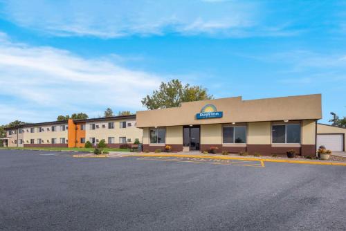 Newton Hotel | Days Inn by Wyndham Newton