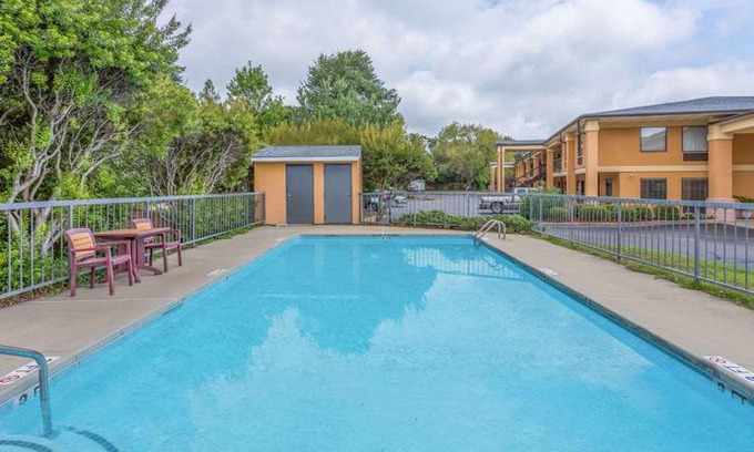 Blythewood Hotel | Days Inn by Wyndham North Columbia Ft Jackson