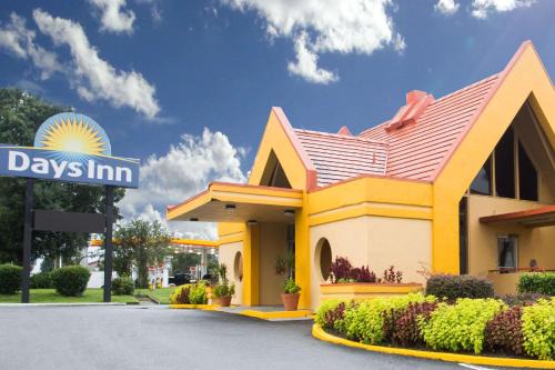 Fellowship Hotel | Days Inn by Wyndham Ocala North