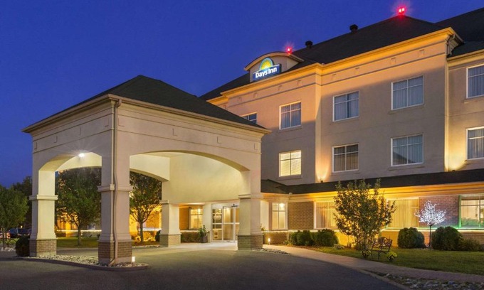 Ottawa Division Hotel | Days Inn by Wyndham Ottawa Airport