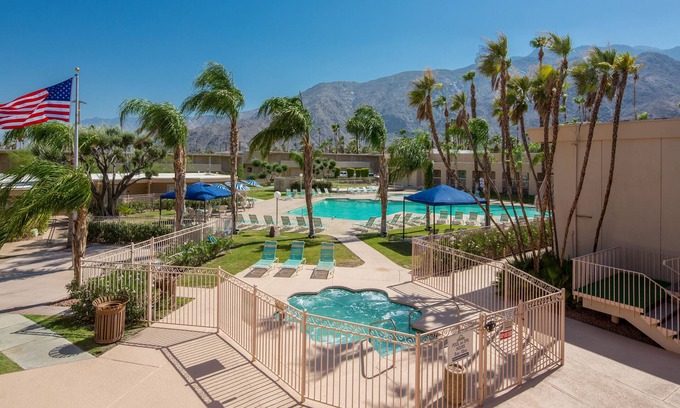 Little Tuscany Hotel | Days Inn by Wyndham Palm Springs
