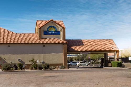 Deer Valley Hotel | Days Inn by Wyndham Phoenix North