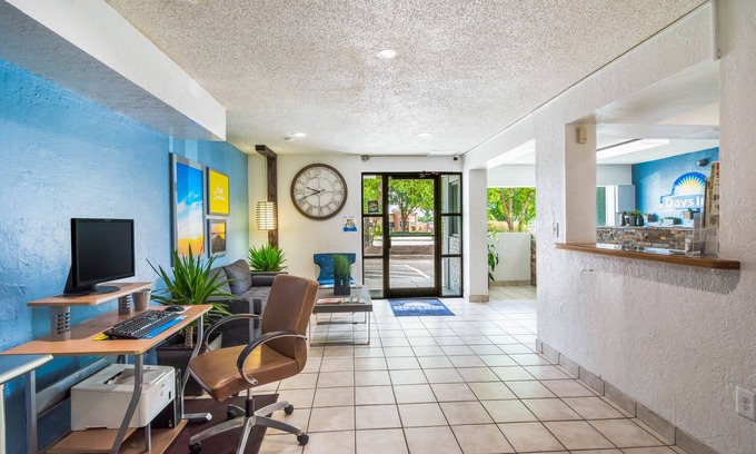 Northwest Raleigh Hotel | Days Inn by Wyndham Raleigh Glenwood-Crabtree