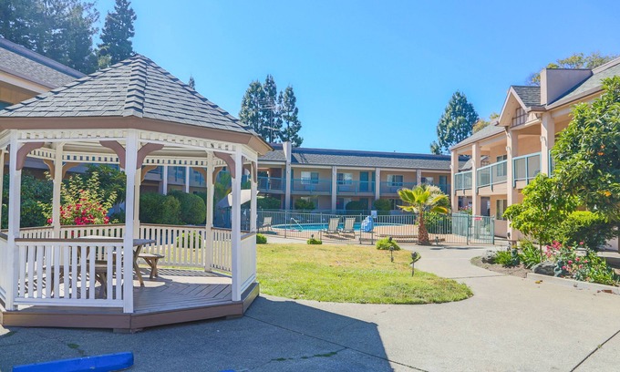 South Fair Oaks Hotel | Days Inn by Wyndham Redwood City