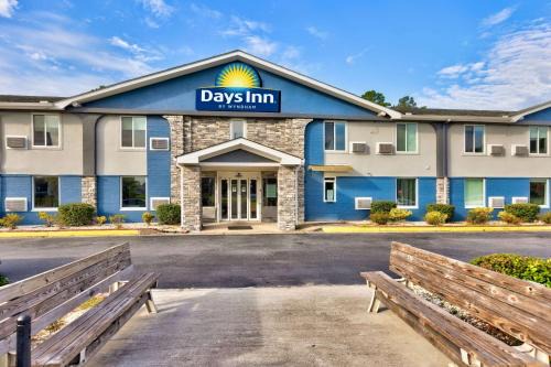 Fleming Hotel | Days Inn by Wyndham Savannah Gateway I-95