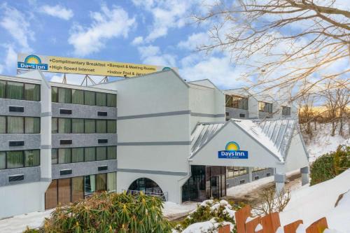Dickson City Hotel | Days Inn by Wyndham Scranton PA