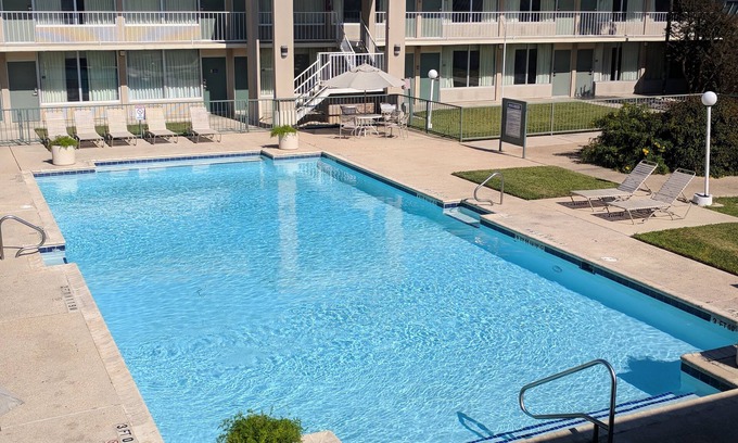 Seguin Hotel | Days Inn by Wyndham Seguin TX