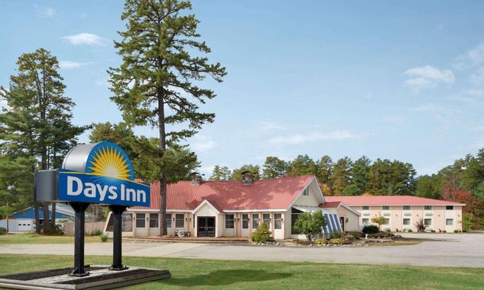 Silver Lake Hotel | Days Inn by Wyndham Tamworth