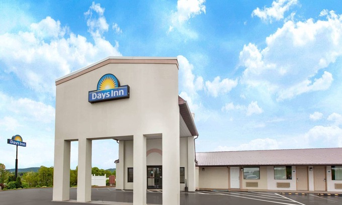 Grantville Hotel | Days Inn by Wyndham Grantville Hershey North